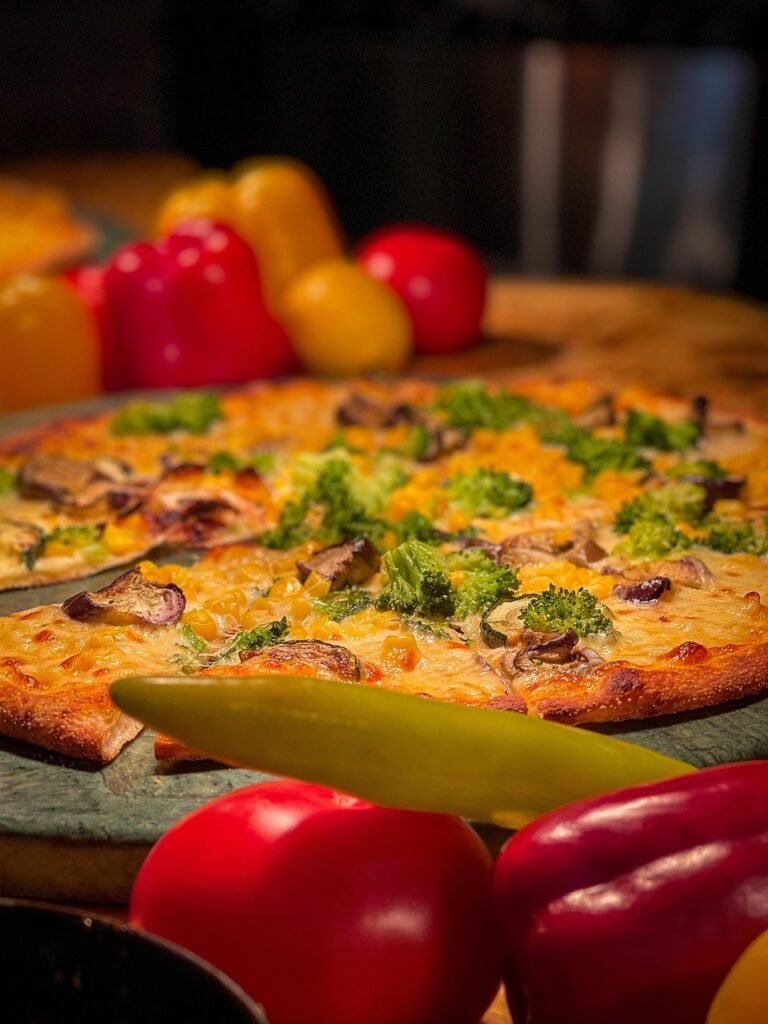 gc43abf61e4e3e12b6239e8eed2452b357580a6c15e56c2ec3ea118e7e2772e977e0b337d6999b4e07d81380e36d24bca3faf54925f48c9a15cc38e9eb0167289 1280 8800490 pizza, cuisine, food, dish, italian, vegetables, gastronomy, yummy